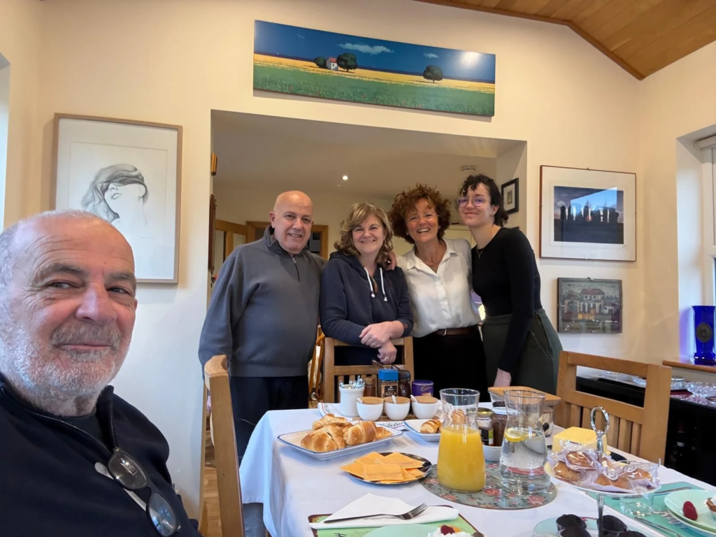 Casa Irlanda - Simonetta e Pietro insieme agli ospiti