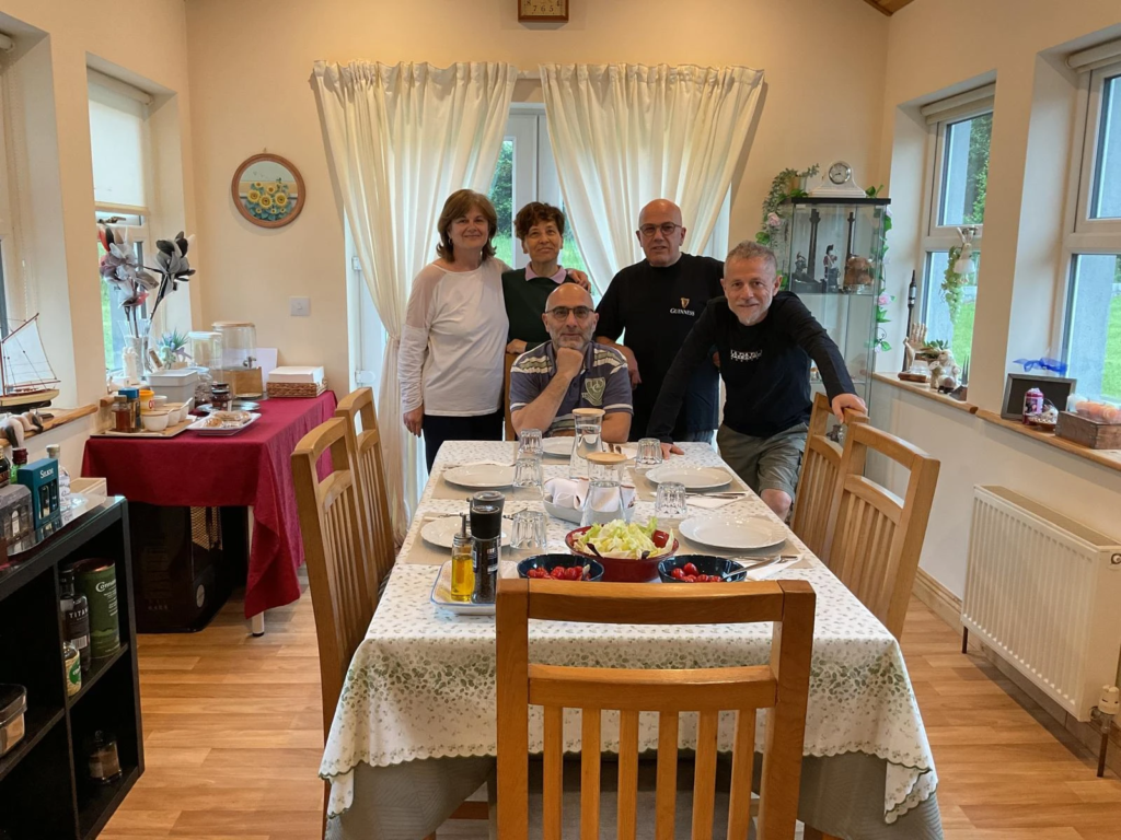 Casa Irlanda - Simonetta e Pietro insieme agli ospiti